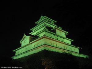 Cliché nocturne de la reconstruction moderne de Tsuruga-jō