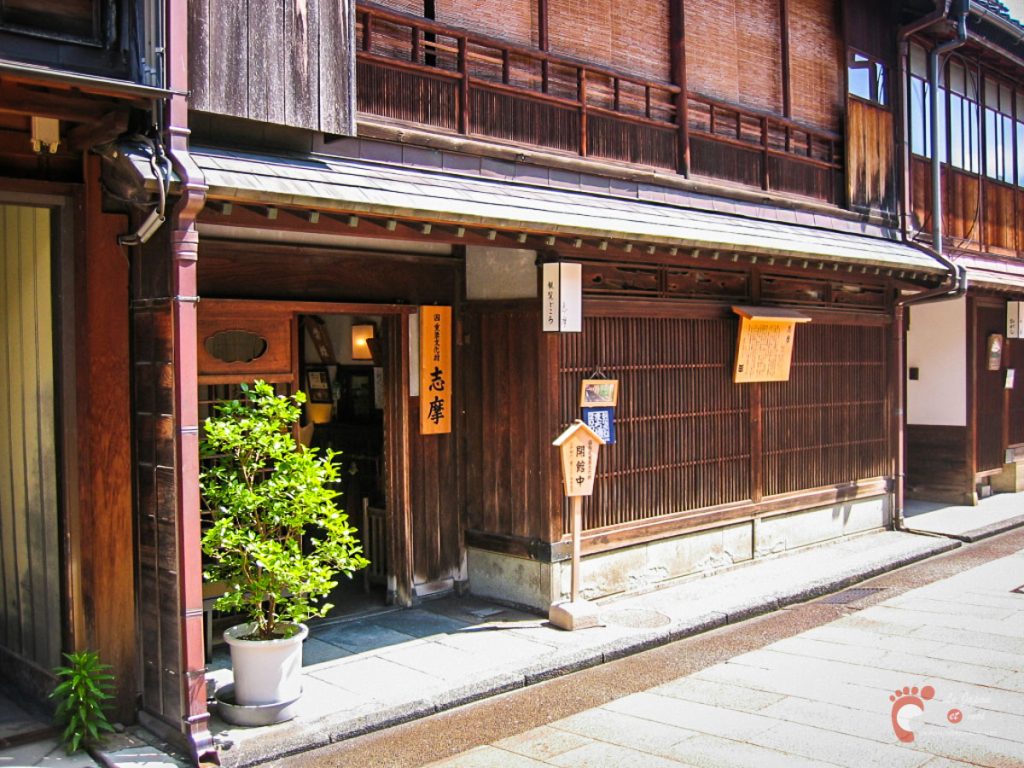 Entrée de la maison de thé Shima