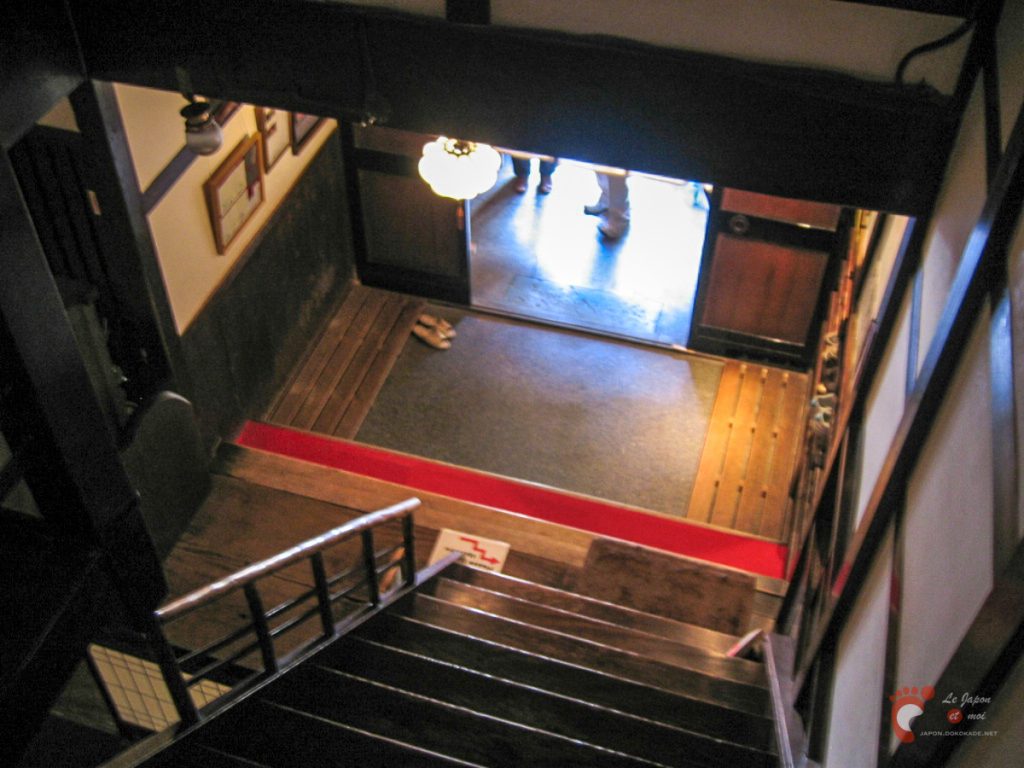 Dans le vestibule de la maison de thé Shima