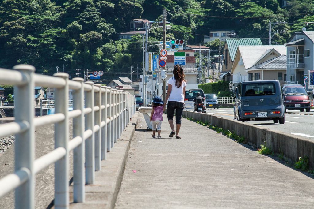 Sur le bord de mer d'Usami