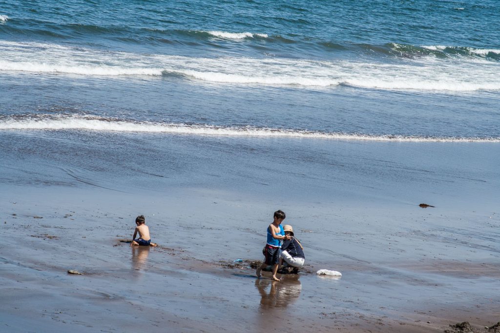 Sur la plage d'Usami