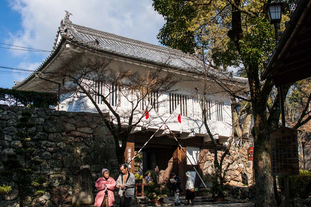 La porte honmaru du château d'Inuyama