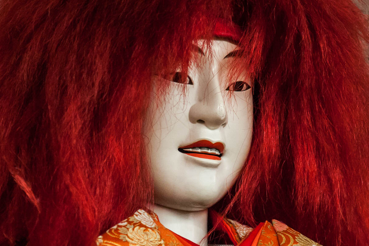 Gros plan d'une marionnette mécanique karakuri au Karakuri-tenjikan