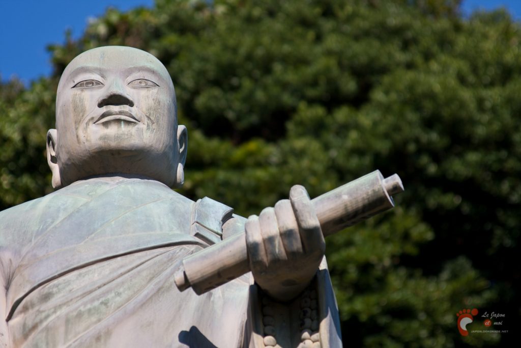 Temple Ryûkô-ji - Statue de Nichiren