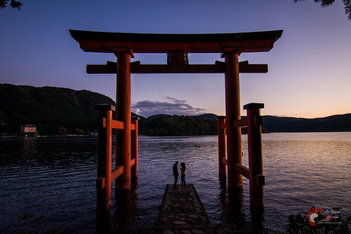 Sanctuaire de Hakone 箱根神社の夜景