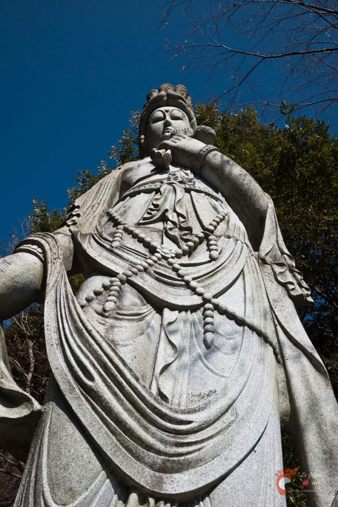 Dans la montagne de Ô-yama - Kannon aux 11 visages
