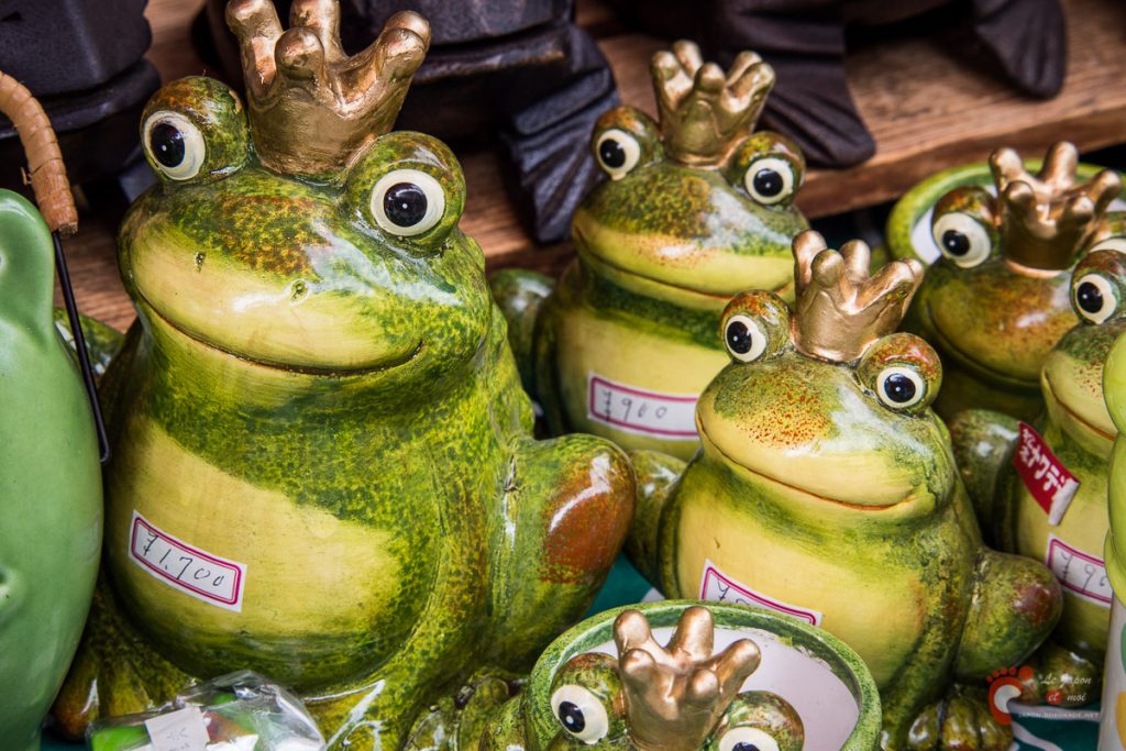 Matsumoto - Et encore des grenouilles dans la rue commerçante Nawate