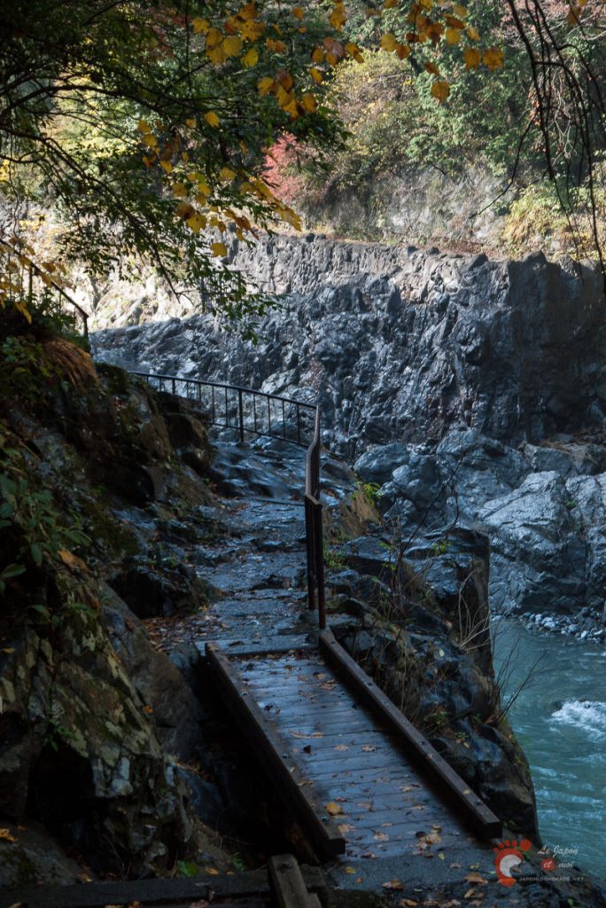 Vallée de Hato-no-Su - Une partie des berges est aménagée