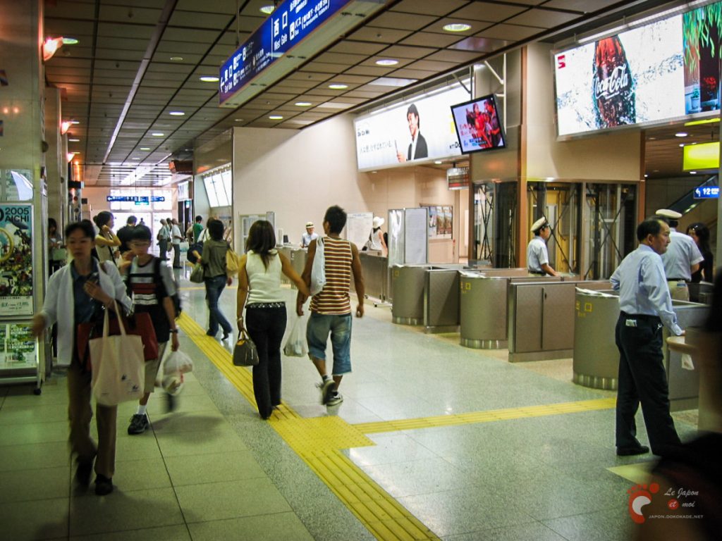 Dans la gare de Kanazawa - Les poinçonneurs