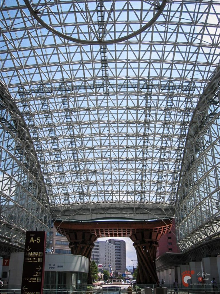 Gare de Kanazawa - Le dôme Motenashi