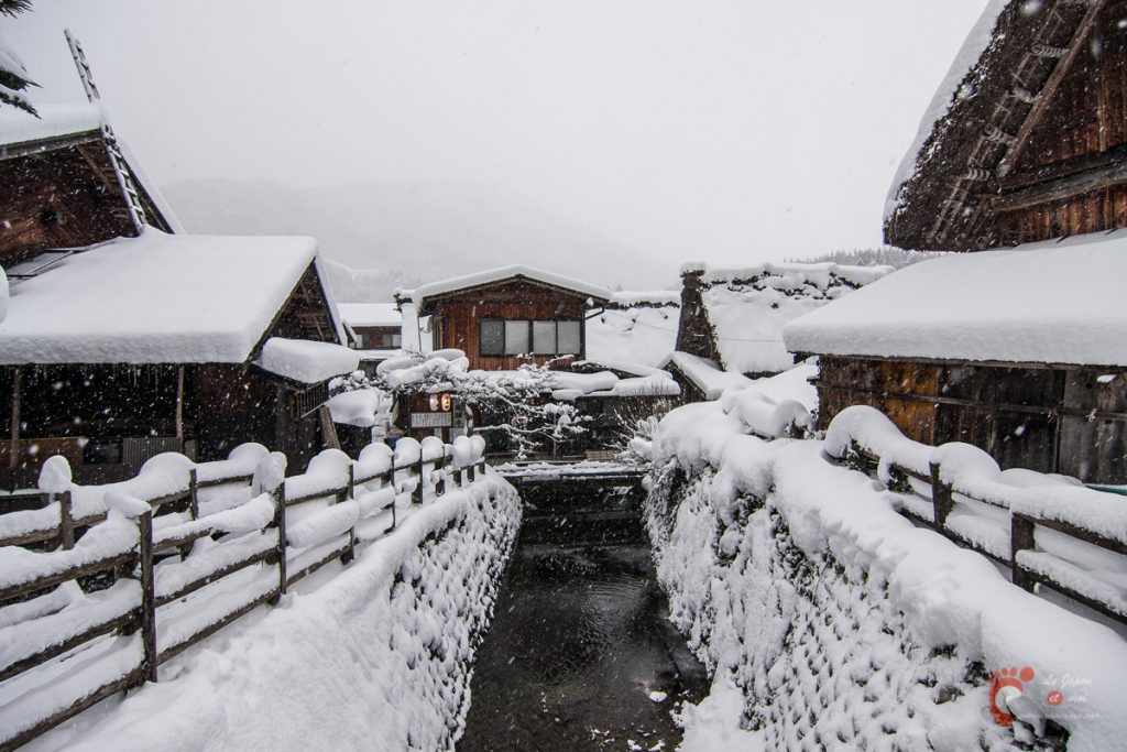 Dans les rues de Shirakawa-go