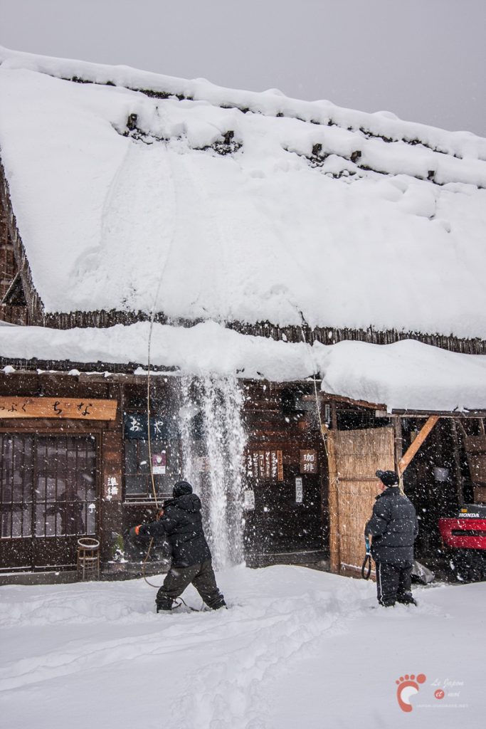 Dans les rues de Shirakawa-go