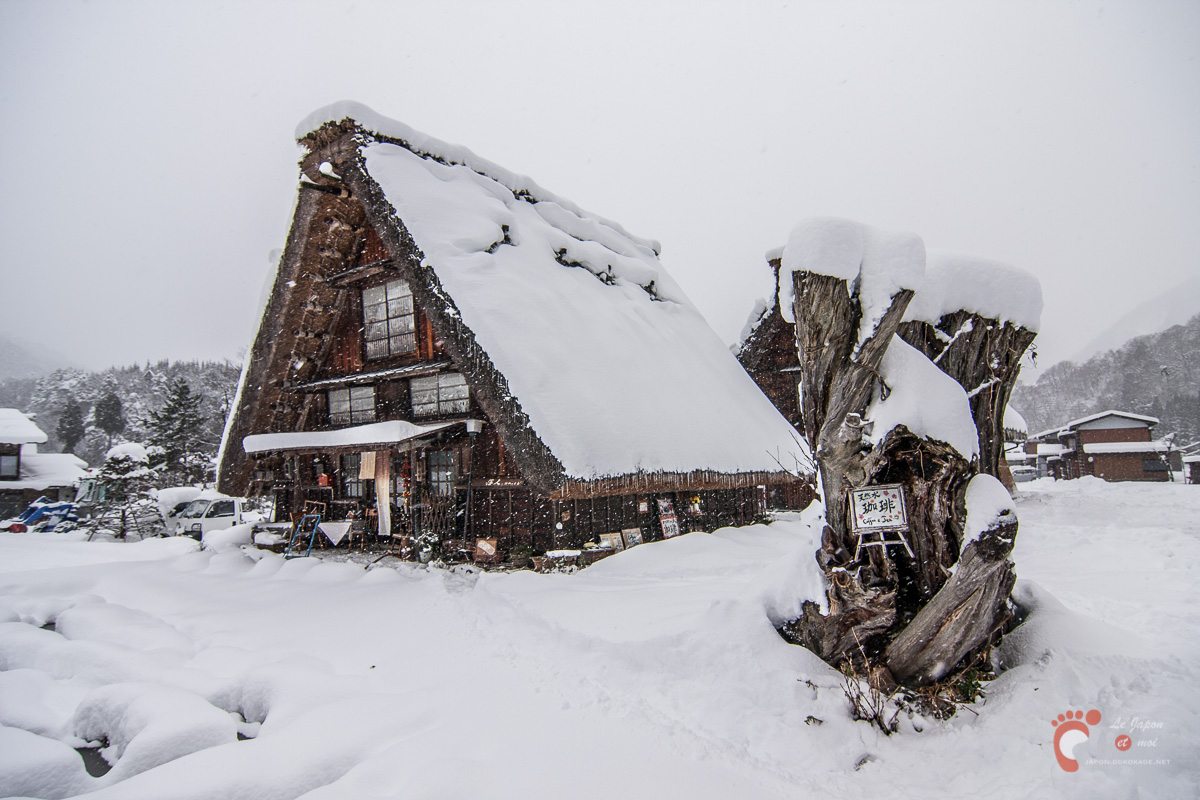 Dans les rues de Shirakawa-go