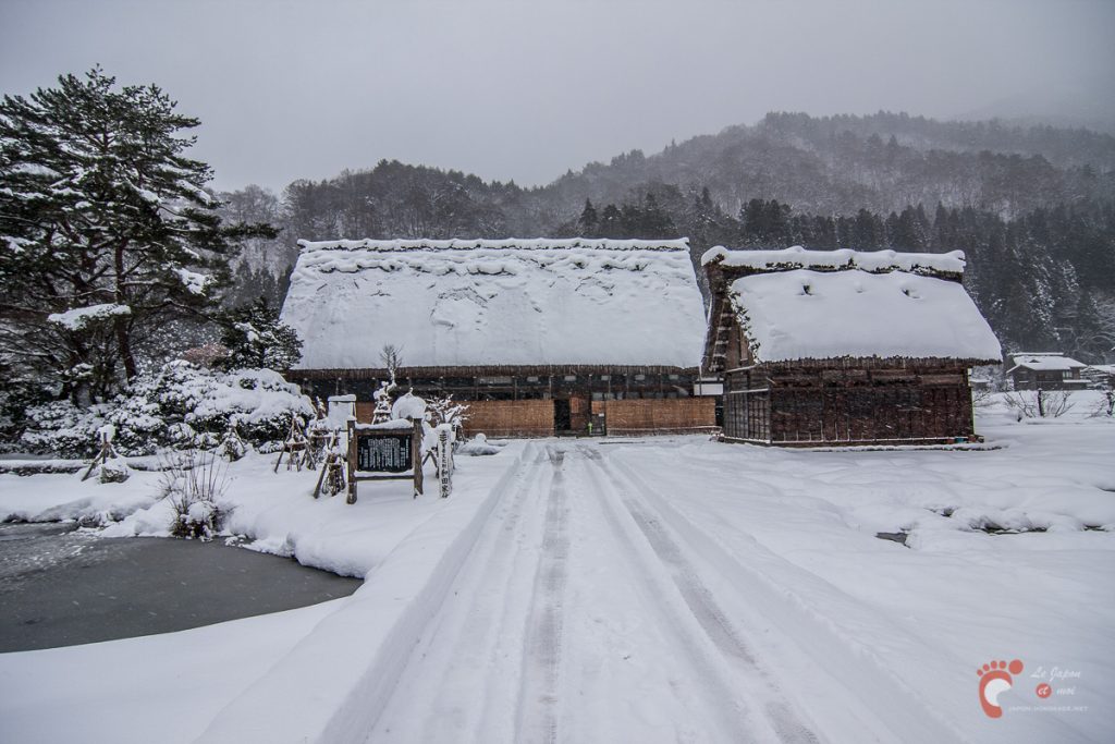 Dans les rues de Shirakawa-go